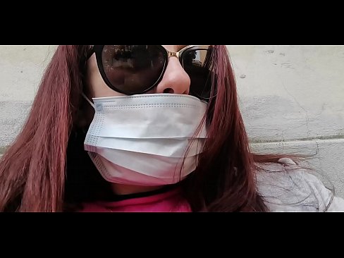 ❤️ Η Νικολέτα εκδικείται τον γείτονά της και κατουράει στο γκαράζ του (Ειδικό Covid19 Ιταλική καραντίνα) Πορνό βίντεο ❤