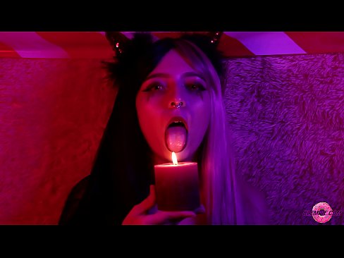 ❤️ Μια παθιασμένη πίπα από ένα σέξι Succubus με ένα σπέρμα στο στόμα της. Πορνό βίντεο ❤